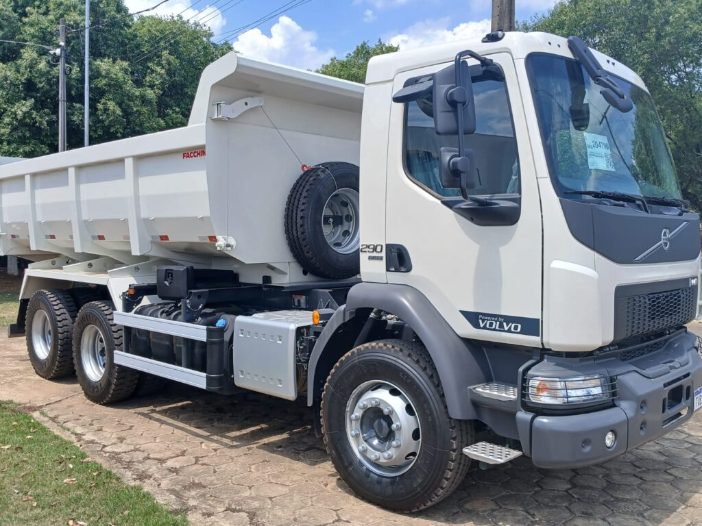 Marcos Rogério assegura R$ 2,4 milhões em maquinário para Governador Jorge Teixeira